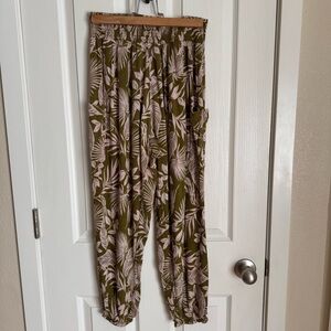 Patrons of Peace Olive Green Tropical Leaf Print Pants | Size M